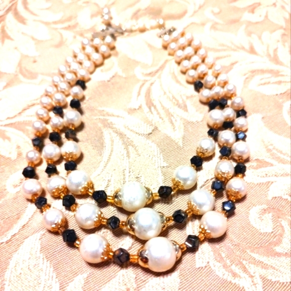 Vintage Jewelry - 🖤🐺🖤Lovely Vintage Faux Pearl & Iridescent Blue-Black Acrylic Faceted Necklace